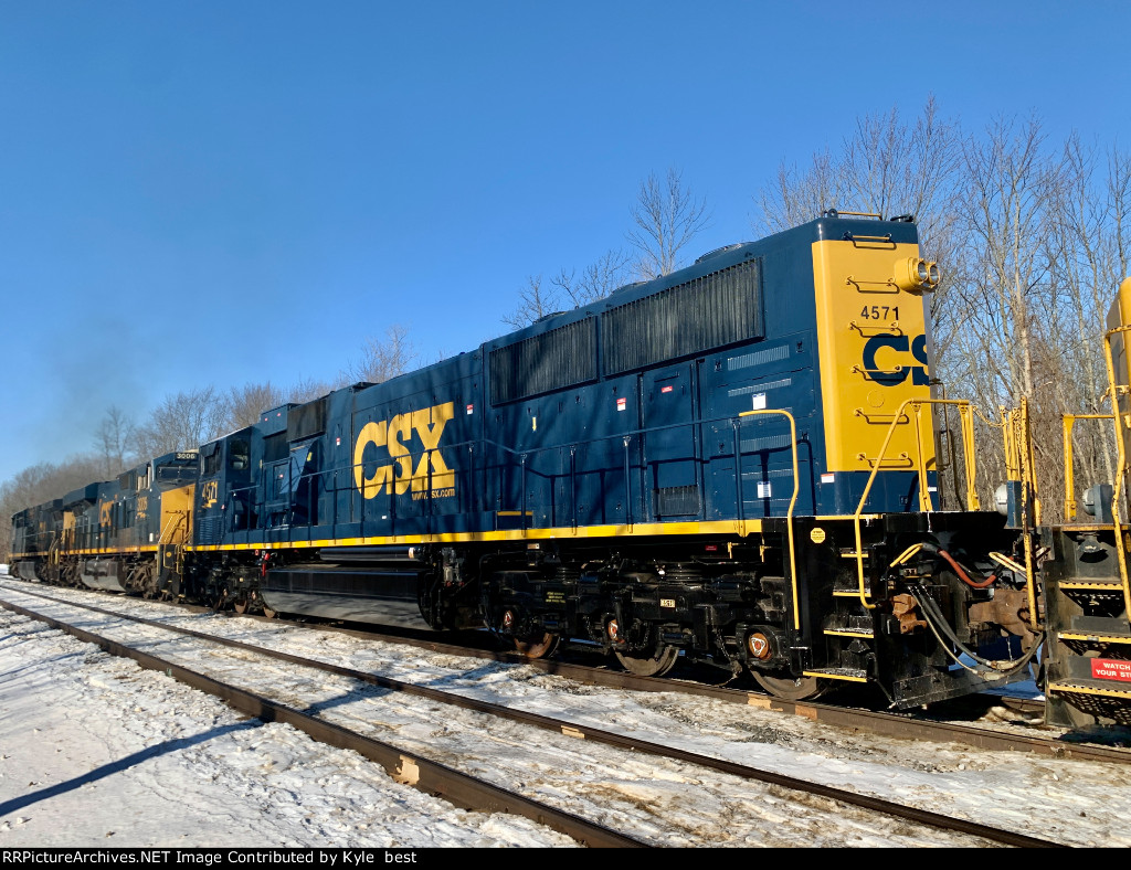 CSX 4571 away 